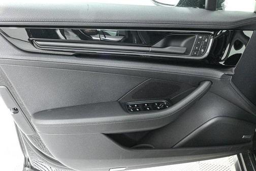 2025 Porsche Panamera 4
