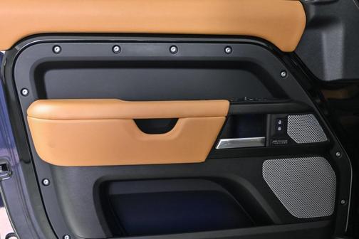 2024 Land Rover Defender V8