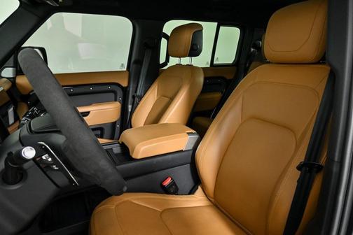 2024 Land Rover Defender V8