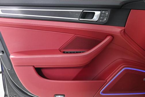 2023 Porsche Panamera GTS