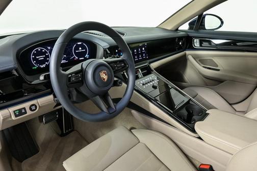 2025 Porsche Panamera 4