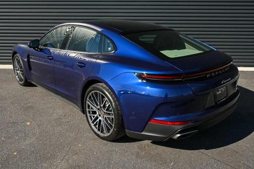 2025 Porsche Panamera 4