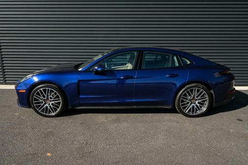 2025 Porsche Panamera 4