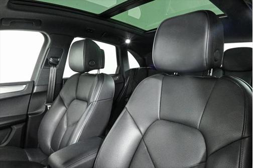 2022 Porsche Macan Base