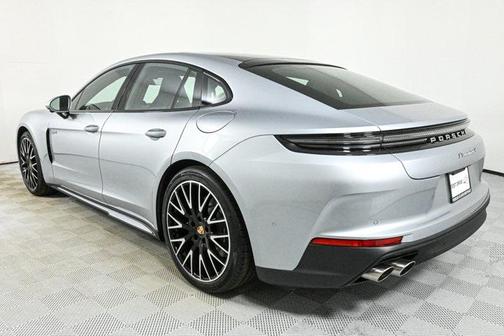 2025 Porsche Panamera E-Hybrid 4