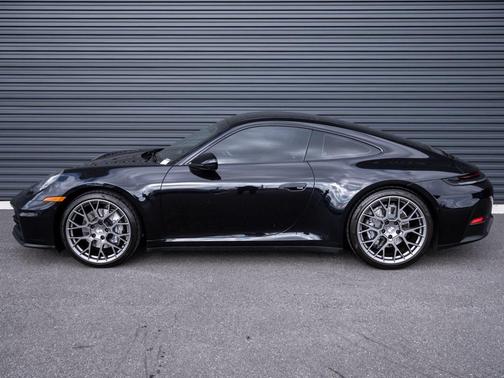 2025 Porsche 911 Carrera