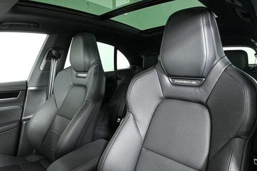 2025 Porsche Macan Turbo