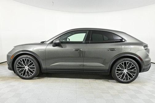 2025 Porsche Macan Turbo
