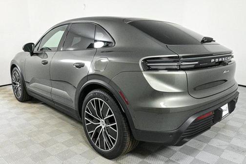 2025 Porsche Macan Turbo