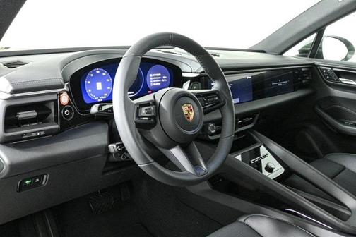 2025 Porsche Macan Turbo