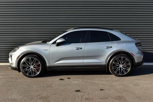 2025 Porsche Macan 4S