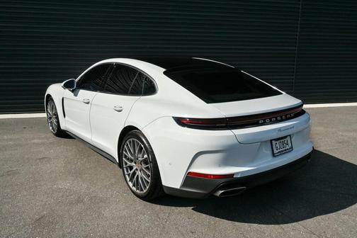 2024 Porsche Panamera 4