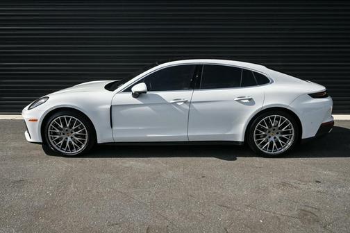 2024 Porsche Panamera 4