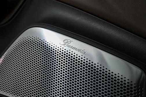 2025 Porsche Macan Turbo