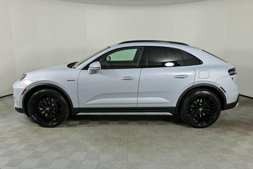 2025 Porsche Macan Turbo