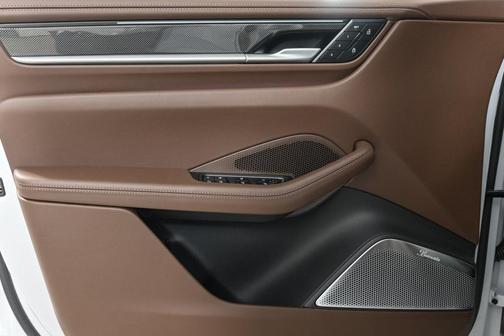 2025 Porsche Macan Turbo