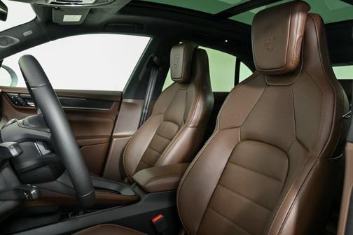 2025 Porsche Macan Turbo