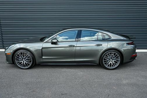 2025 Porsche Panamera 4