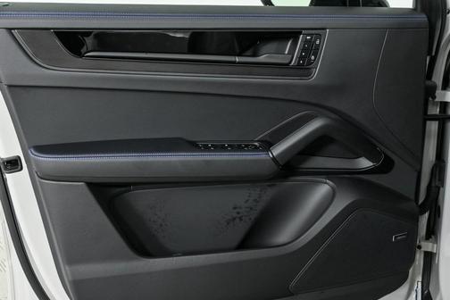 2025 Porsche Cayenne GTS