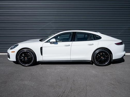 2023 Porsche Panamera 4