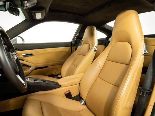 2017 Porsche 911 Carrera 4 GTS