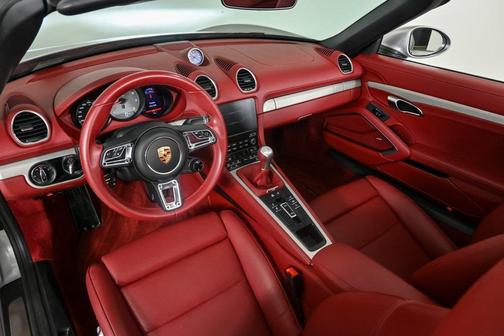2024 Porsche 718 Boxster S