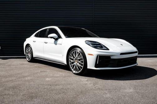 2024 Porsche Panamera 4