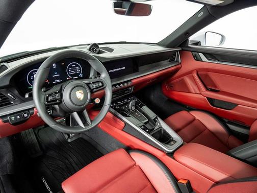 2025 Porsche 911 Carrera