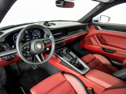 2025 Porsche 911 Carrera