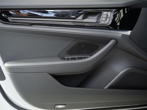 2026 Porsche Panamera Base