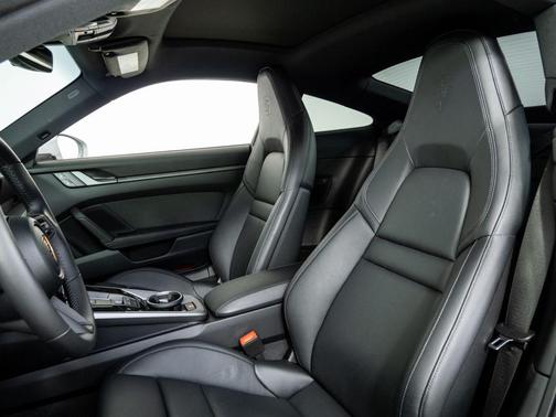 2025 Porsche 911 Carrera