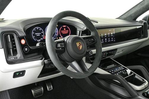 2025 Porsche Cayenne GTS