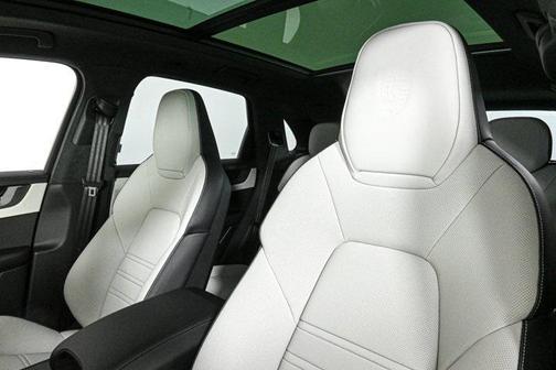 2025 Porsche Cayenne GTS