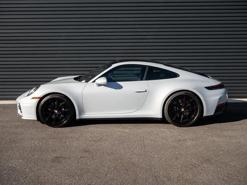 2026 Porsche 911 Carrera