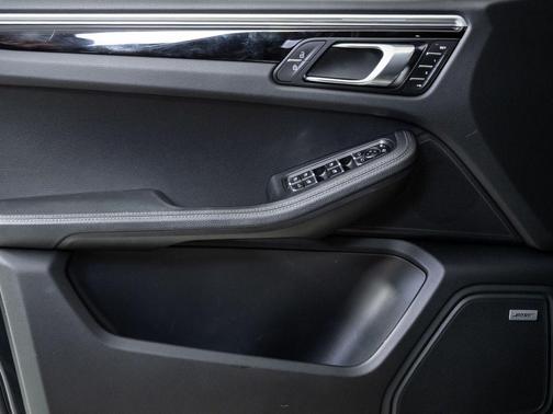 2020 Porsche Macan Base