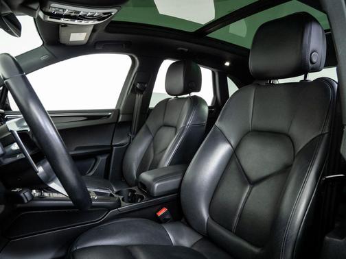 2020 Porsche Macan Base