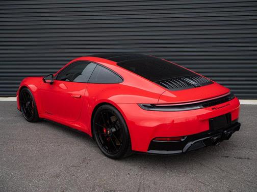 2025 Porsche 911 Carrera 4 GTS