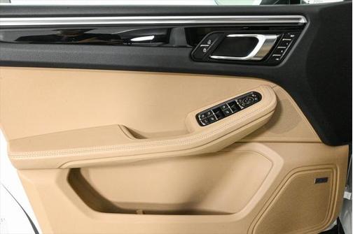 2021 Porsche Macan Base