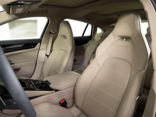 2026 Porsche Panamera Base