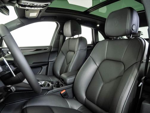 Cahlk 2026 Porsche Macan Macan