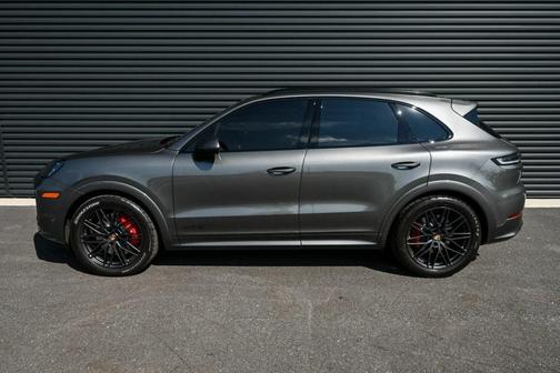 2025 Porsche Cayenne GTS