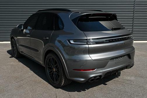 2025 Porsche Cayenne GTS