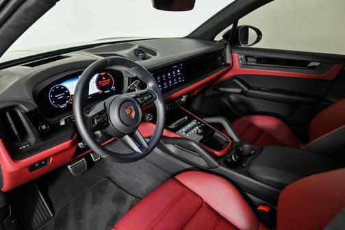 2025 Porsche Cayenne GTS
