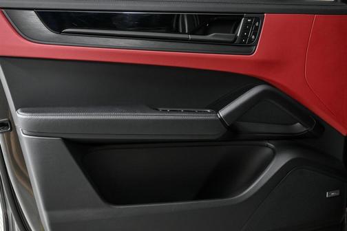 2025 Porsche Cayenne GTS