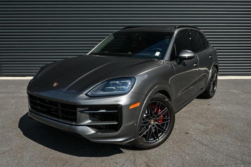2025 Porsche Cayenne GTS