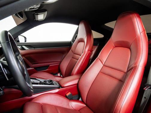 2021 Porsche 911 Carrera