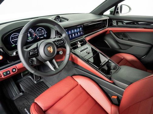 2026 Porsche Panamera 4