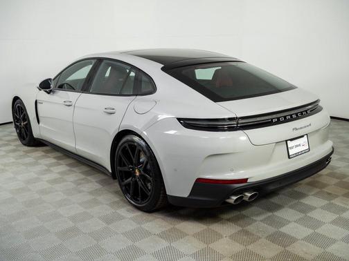 2026 Porsche Panamera 4