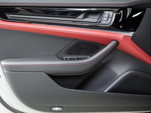 2026 Porsche Panamera 4