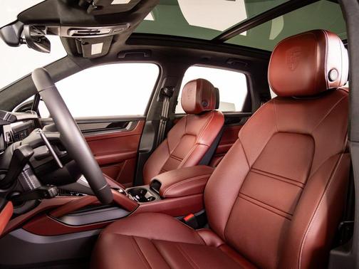 2025 Porsche Cayenne GTS